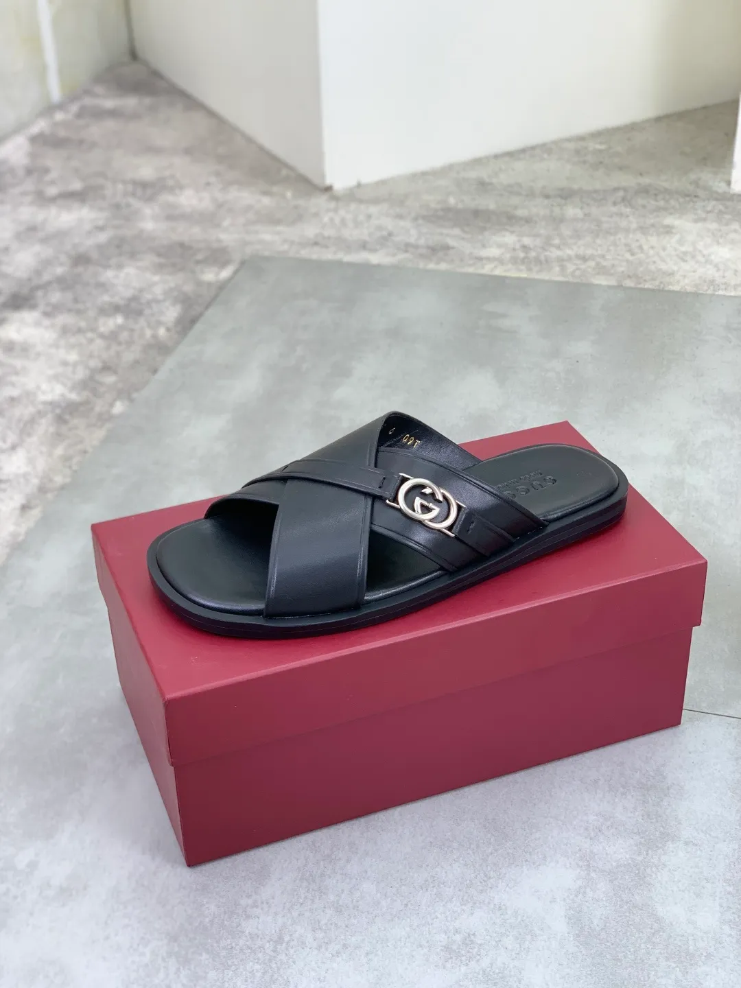 Men's shoes 💰P380💰[New model] High version 🎁🎁🎁 GUCCI New casual hot diamond slippers for the Year of the Snake, original official website, perfect workmanship, transmitting a kind of noble luxury, sublimating its definition of luxury in Gucci's high-end extraordinary craftsmanship. Original Gucci double G combination outsole, code number: 40-44 (45 customized) complete package